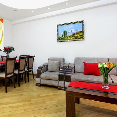 3 Bedroom Apartment Near Republic Square Erywań Zewnętrze zdjęcie